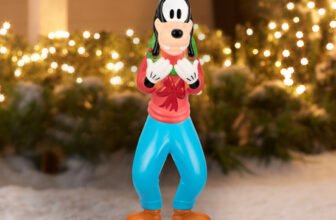 32″ Disney Goofy Lighted Blow Mold at Walmart