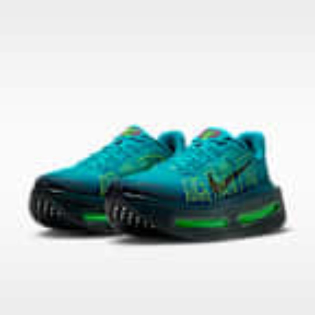 Nike Vomero Premium pair three-quarter view