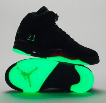 Air Jordan 5 Retro Halloween HQ7978-001 glowing in the dark with green glow outsole and glowing 23