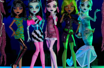 Monster High Dawn of the Dance Creeproduction dolls: Cleo, Frankie, Draculaura, Clawdeen and Lagoona